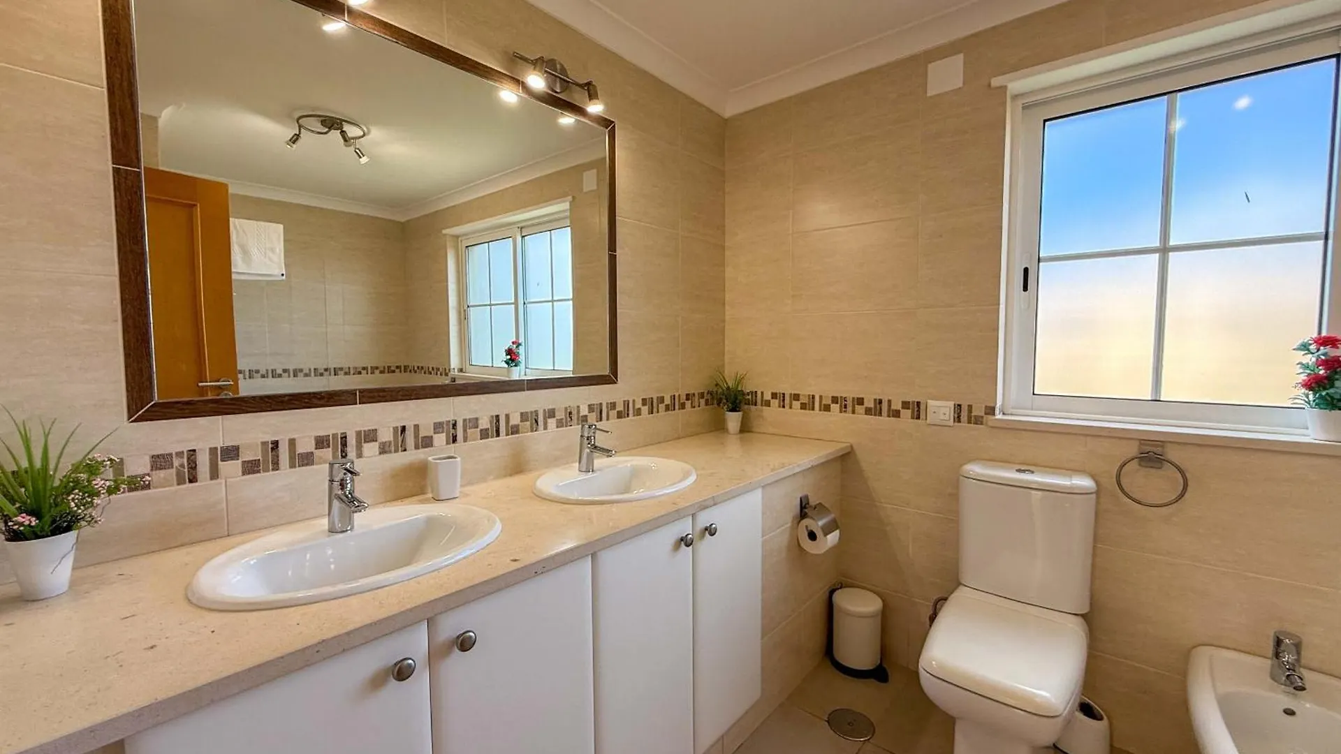 Villa Nosredna 5 Bedroom & Pool Les01 Ayamonte